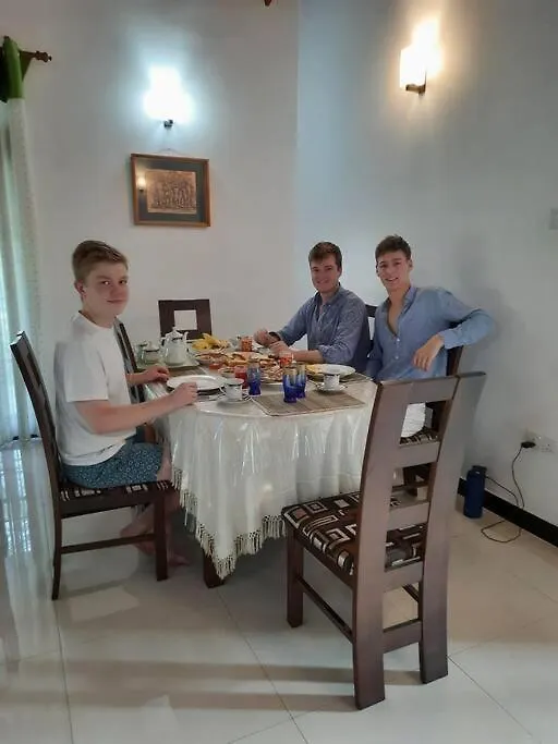 Cozy Nook. Negombo Apartment