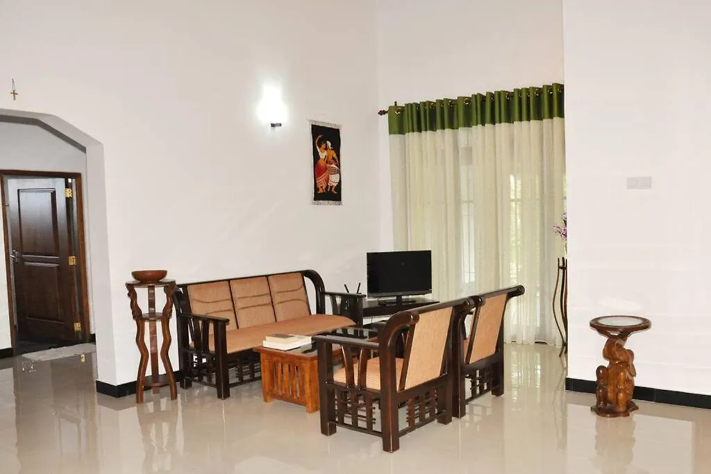 Cozy Nook. Negombo Apartment