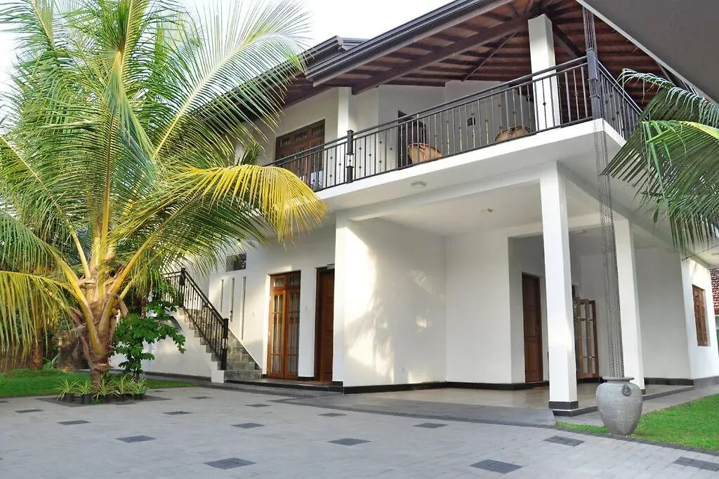 Cozy Nook. Negombo Apartment