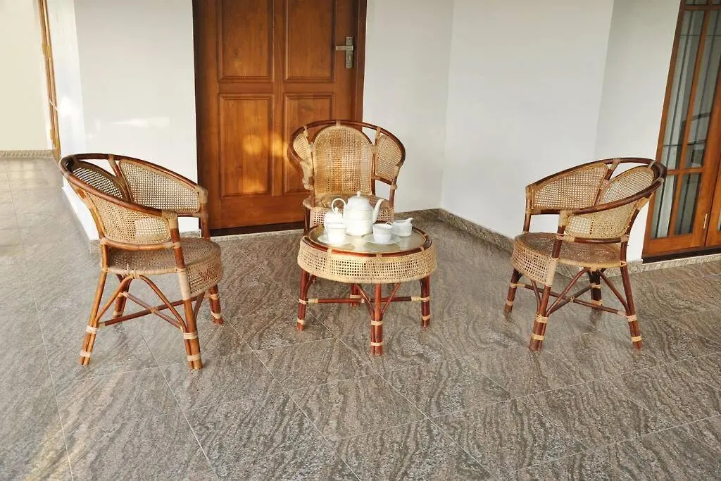 Cozy Nook. Negombo Apartment