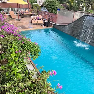 4* Hotel Corridor & With Free Airport Shuttle